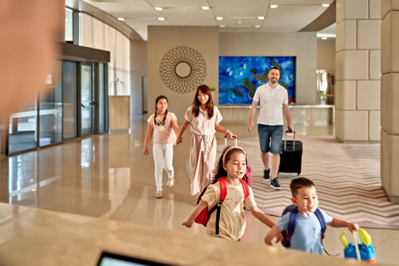 Sheraton Dubrovnik Riviera Hotel Mlini Exterior photo Family at the lobby