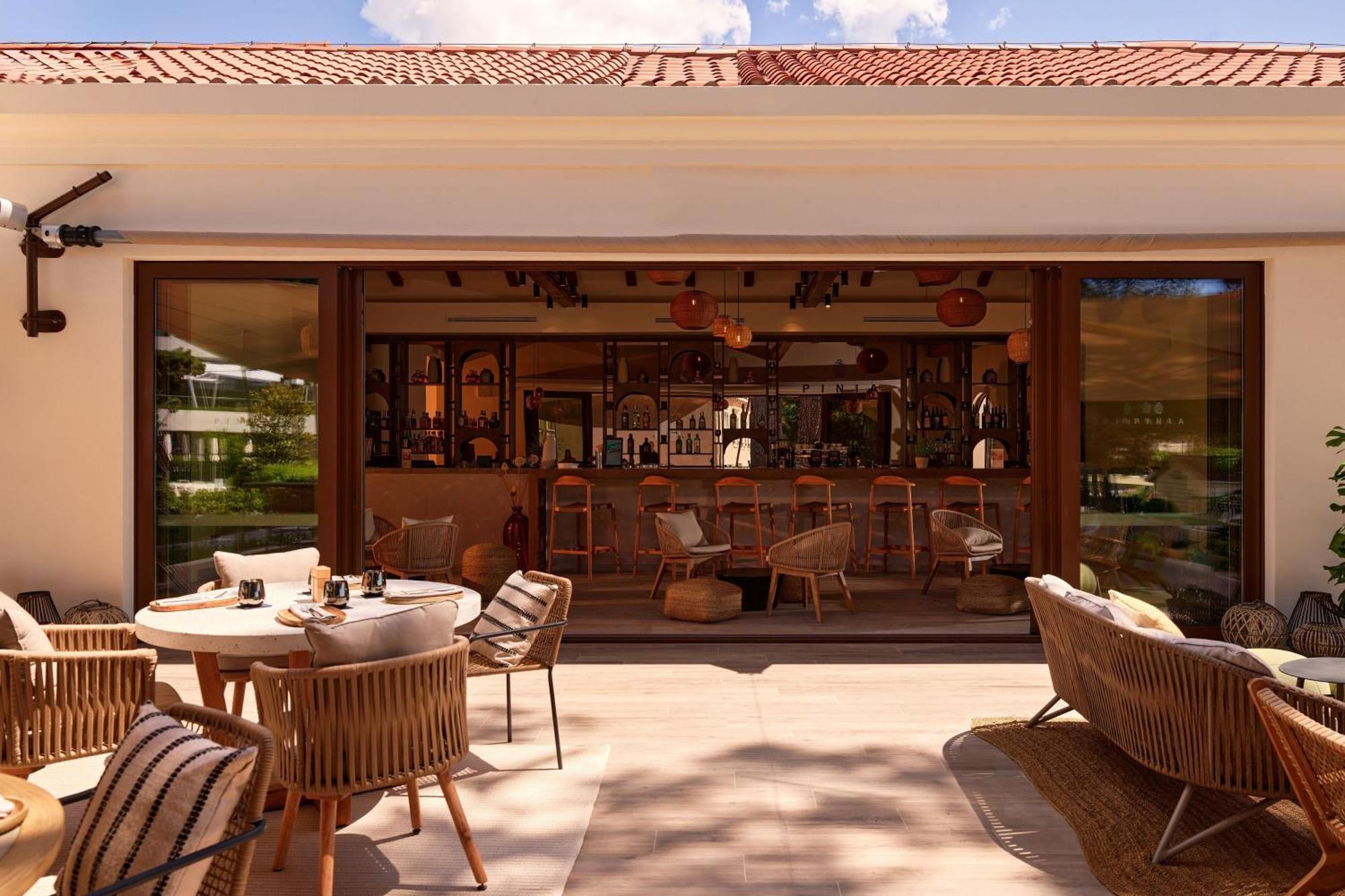 Sheraton Dubrovnik Riviera Hotel Mlini Exterior photo The bar at the hotel